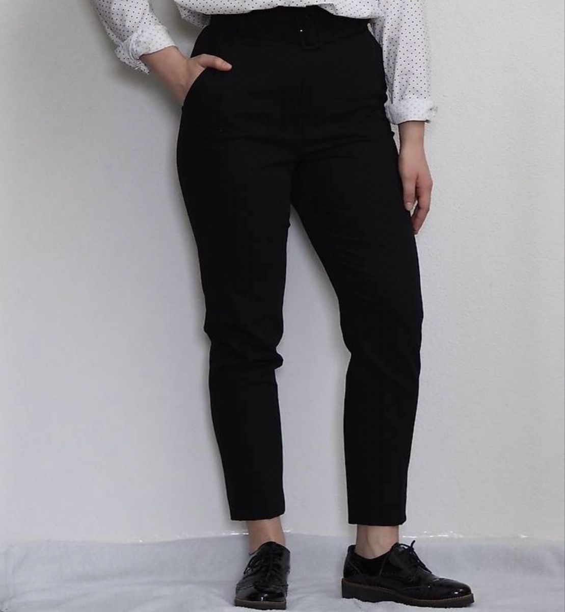Pantaloni: Schicke, schwarze Stoffhose mit Gürtel – Usato da Embrach venduto da ale_v5qn 3