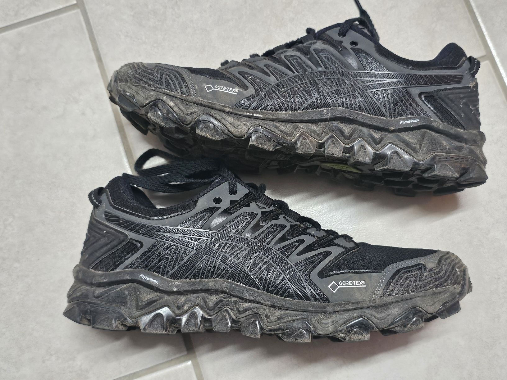 Asics Scarpe da uomo: Trekking Schuhe ASICS, 40.5 gore-tex  – Usato da Riva San Vitale venduto da Pollo01 3
