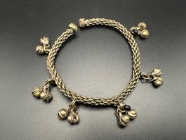 Antikes Armband mit Anhängern, Messing