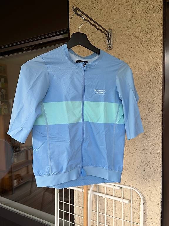 Canottiere & Pantaloni: Pas Normal Studios Solitude Jersey (2023) – Usato da Bern venduto da fah_t6rt