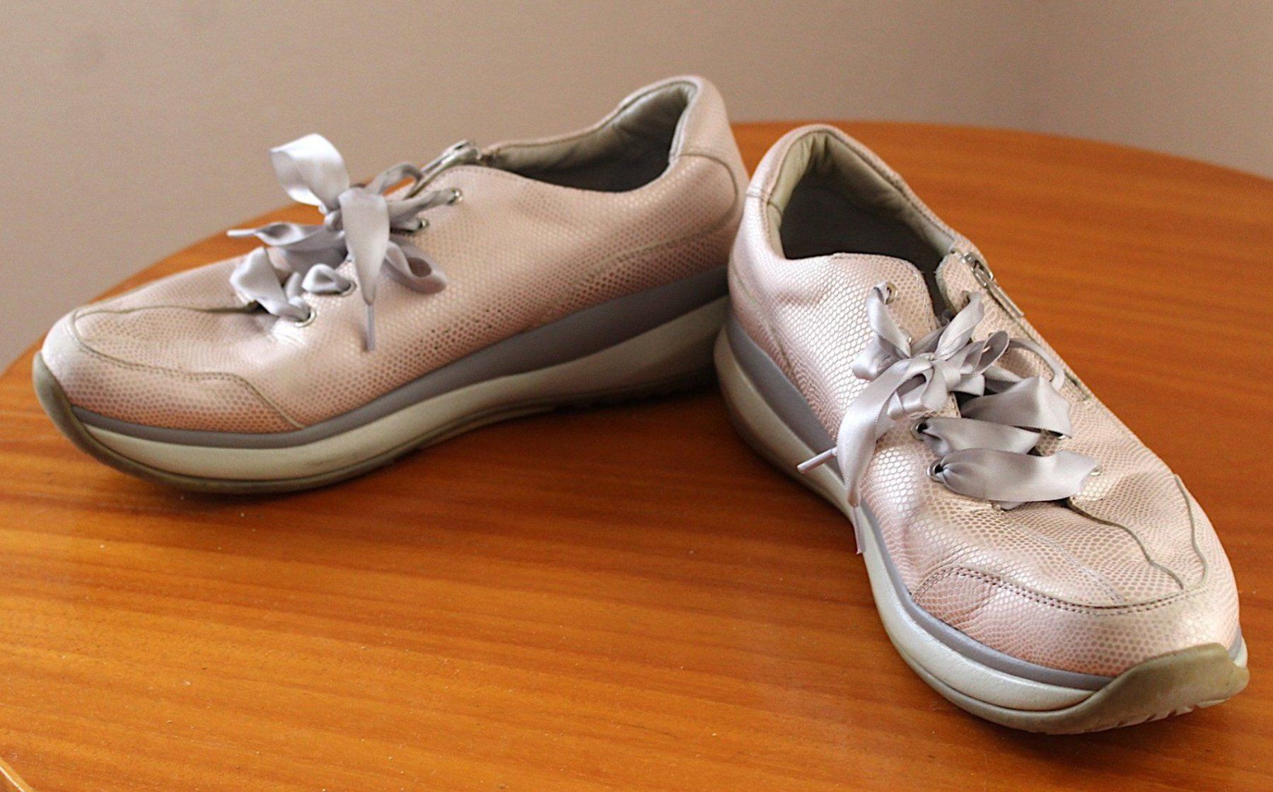 Scarpe da donna: Damen Sneaker , EU Gr.40.5 – Usato da Locarno venduto da madame-tus-sauds 1