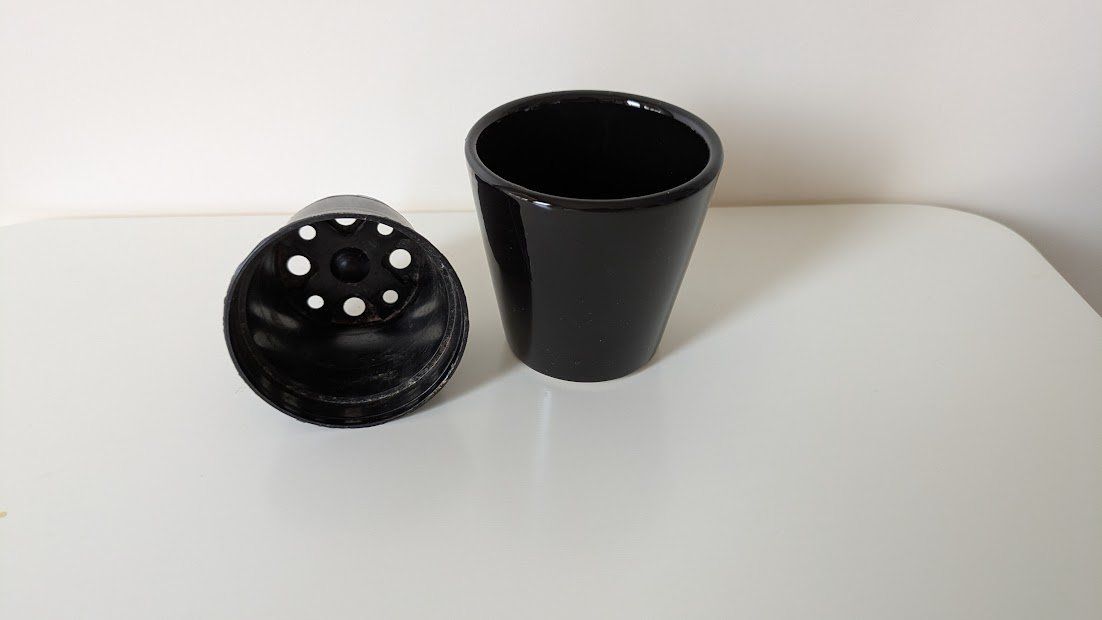 Tutte le decorazioni: 2 Mini Blumentöpfli schwarz und rot – Usato da Bäretswil venduto da Ober-Land 1