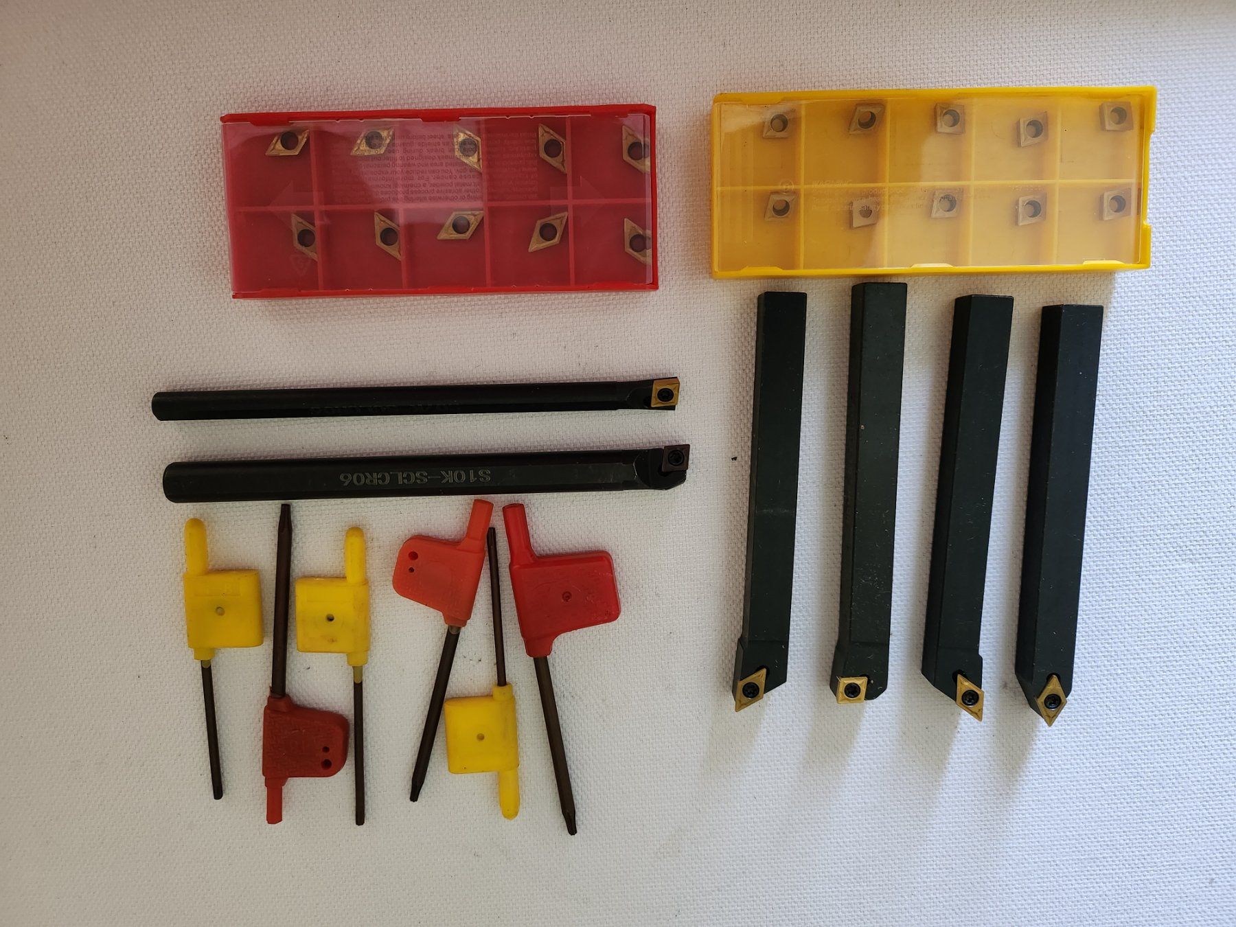 Tutti gli attrezzi: SORTIMENT HM-WENDEPLATTEN DREHSTÄHLE, SCHAFT 7 & 10mm – Nuovo (secondo la descrizione) da Romanshorn venduto da Legere8 2