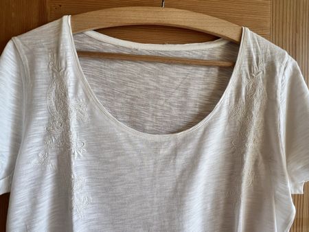 Caroll  T-Shirt mit Stickerei, Grösse M,