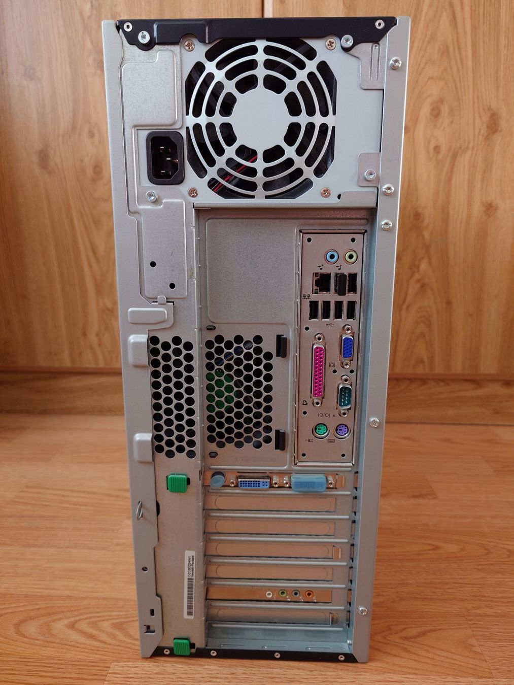 Hewlett Packard PC: HP® PC: Windows XP Professional (Service Pack 3) & 18 Games – Usato da Kaiserstuhl AG venduto da R.D.94 4