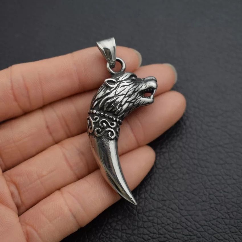 Catenine: Wolf Tooth Head Necklace – Nuovo e nell'imballaggio originale da Aarburg venduto da StavFashion 5