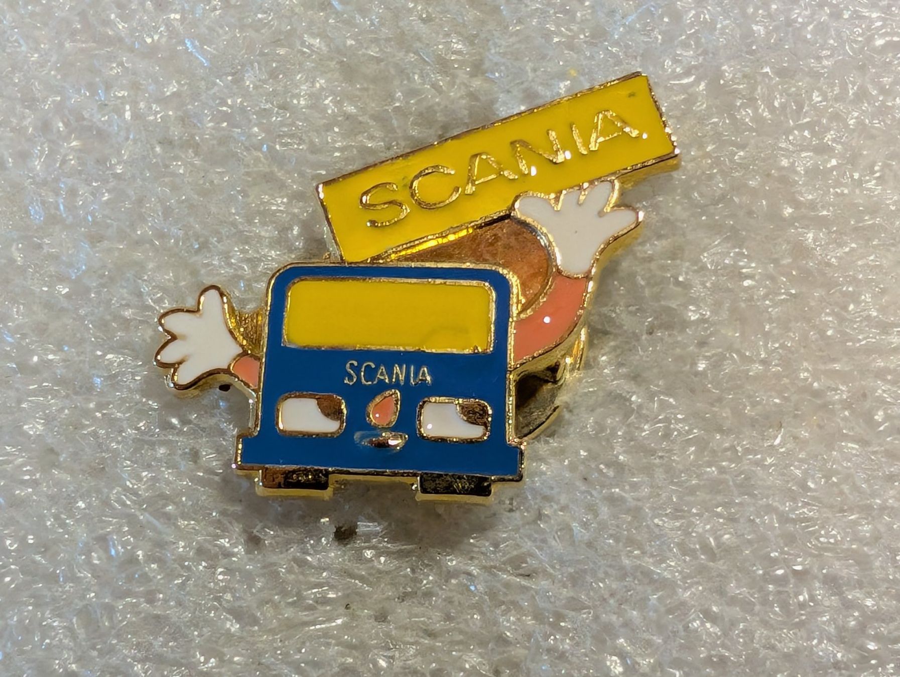 Placchette & Badge: Ansteckpin 93: Scania – Usato da Oppligen venduto da Pin-Fall-Shop