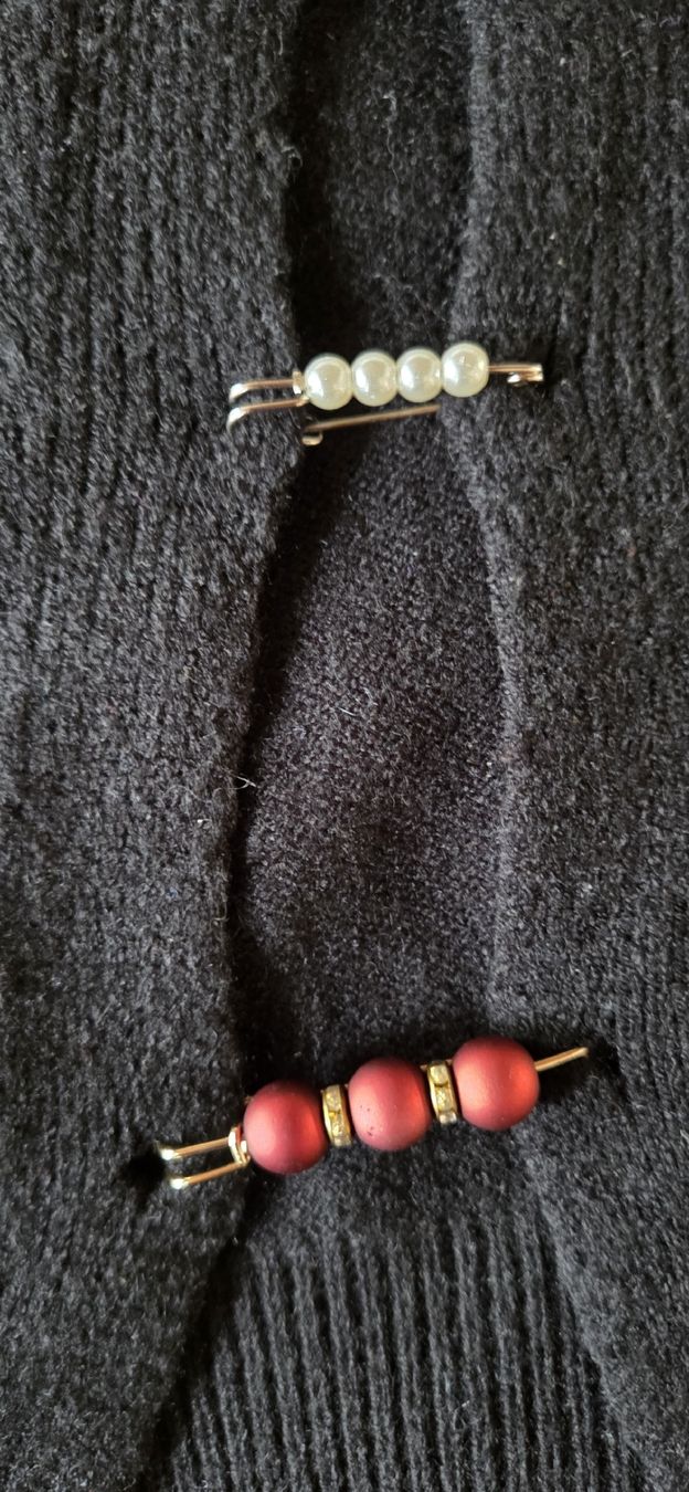 Pullover & Sweatshirts: Schwarzer Strickpullover mit speziellen Nadeln – Gebraucht aus Busswil BE von Angy1974 3
