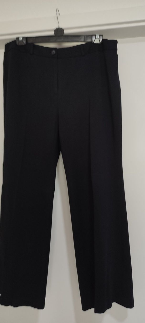 Hosen: Pantalon stretch noir – Neu (gemäss Beschreibung) aus St-Cergue von Neviana