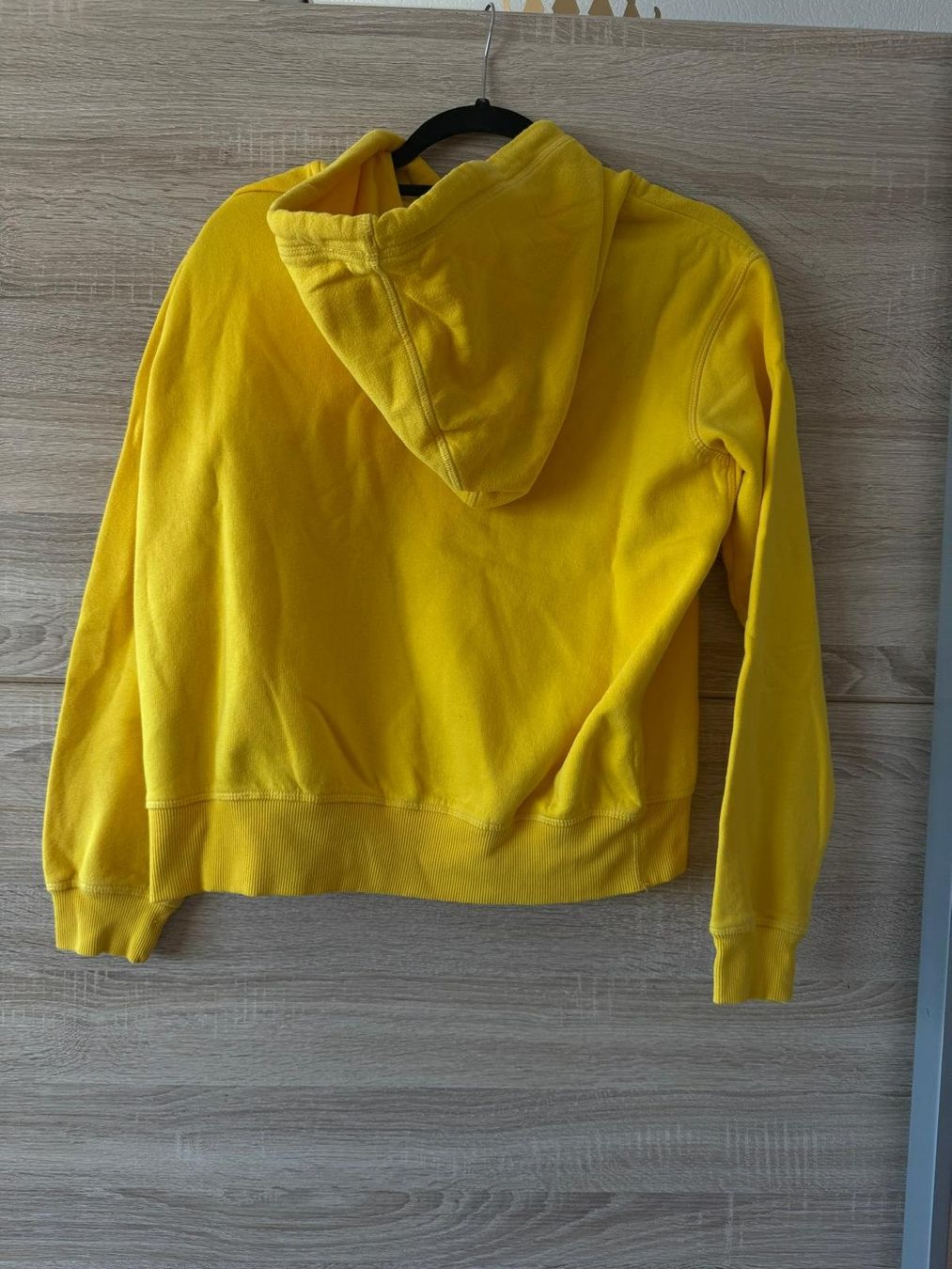 H&M Maglioni & Felpe: Sweatshirt jaune Sunday – Usato da Montreux venduto da Izapeche811 1