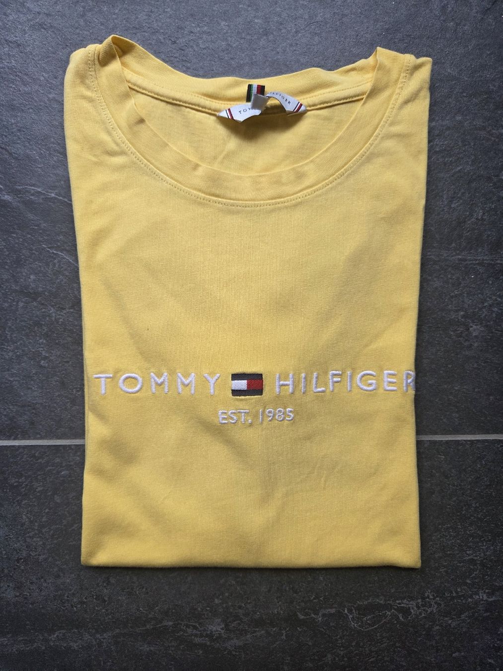 Tommy Hilfiger T-shirt: Damen Tommy Hilfiger T-Shirt – Usato da Eglisau venduto da ixia_ixia 5