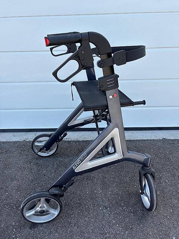 Gehhilfen: Rollator / Déambulateur pliable – Gebraucht aus Lentigny von Bosss
