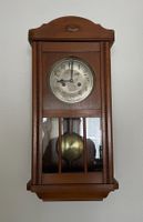 Antike Wanduhr mit Pendel und schönem Gong