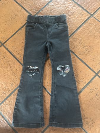 C&A Mädchen Jeans Gr. 110 mit Herzflicken