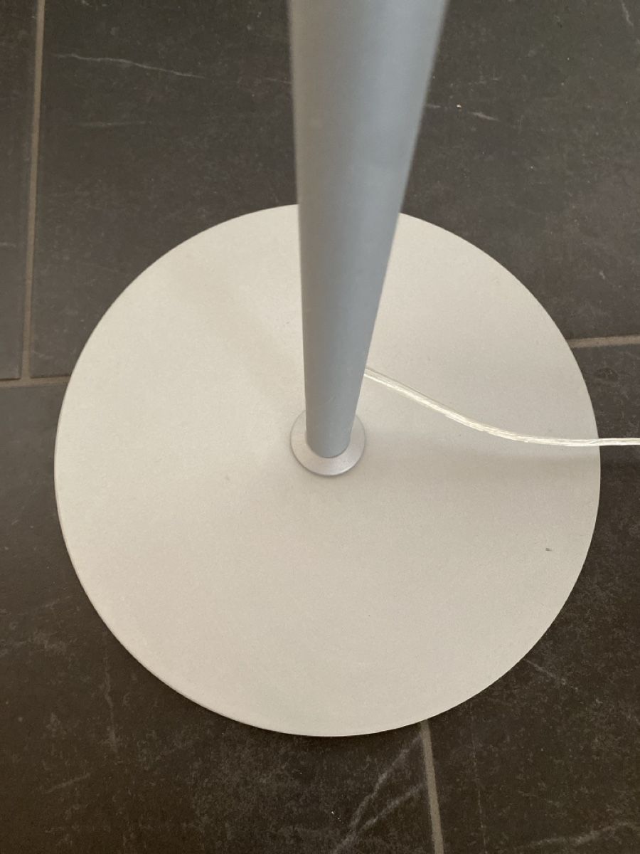 Lampade: Stehlampe Grau mit 3 Lampenschirmen – Usato da Bennau venduto da Balabing 5