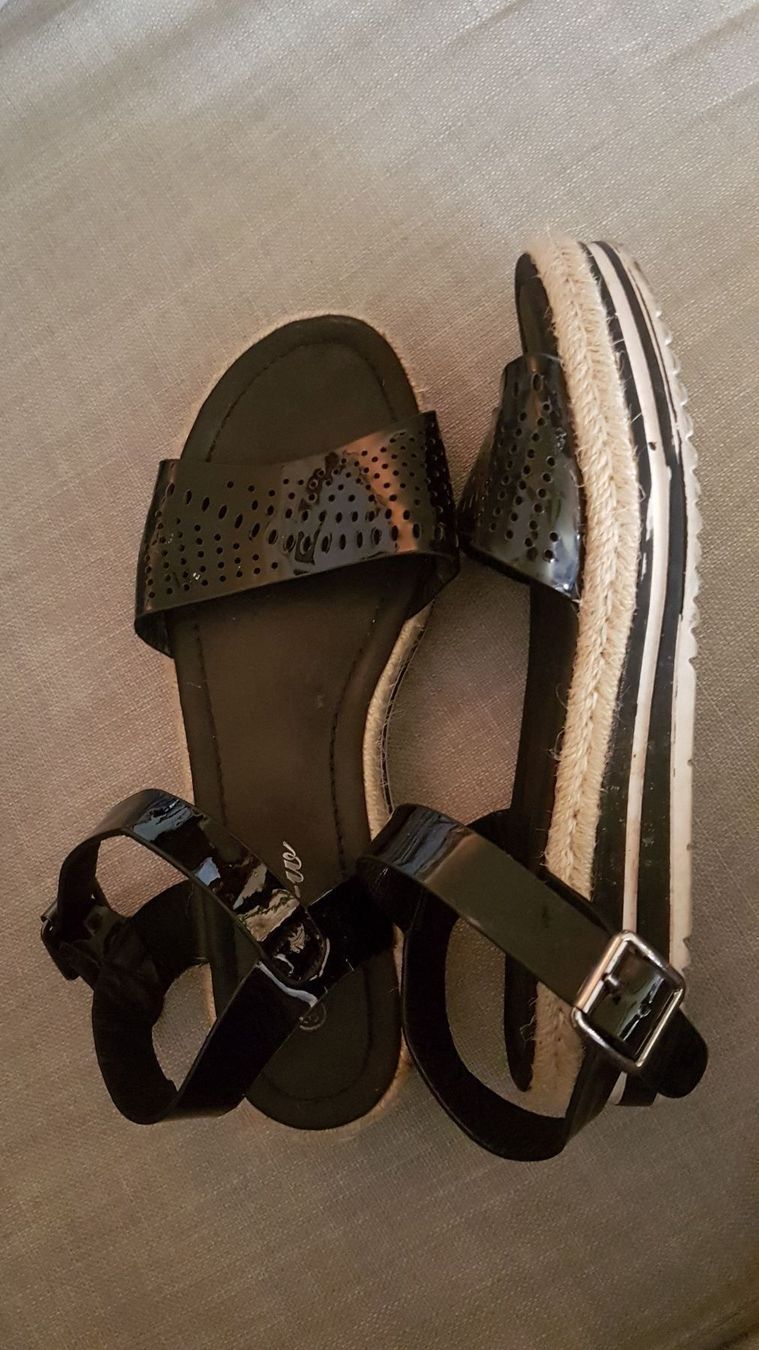 Scarpe da donna: Schwarze Sandalen – Usato da Oberengstringen venduto da Sheera7 1