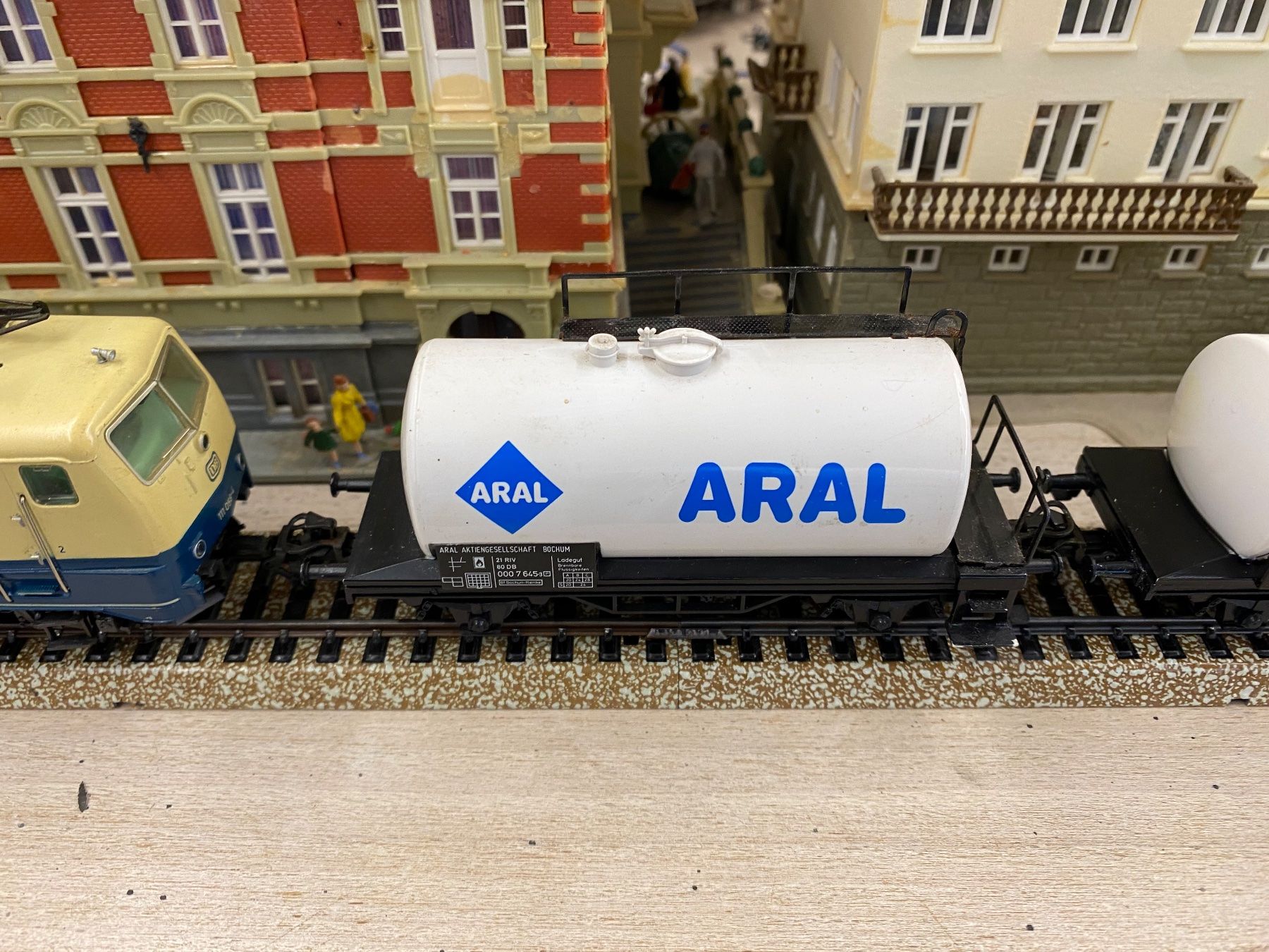 Märklin Modelleisenbahnen: Märklin 3642 DB BR 111 Tankzug digital – Gebraucht aus Lupsingen von New-Haven 2