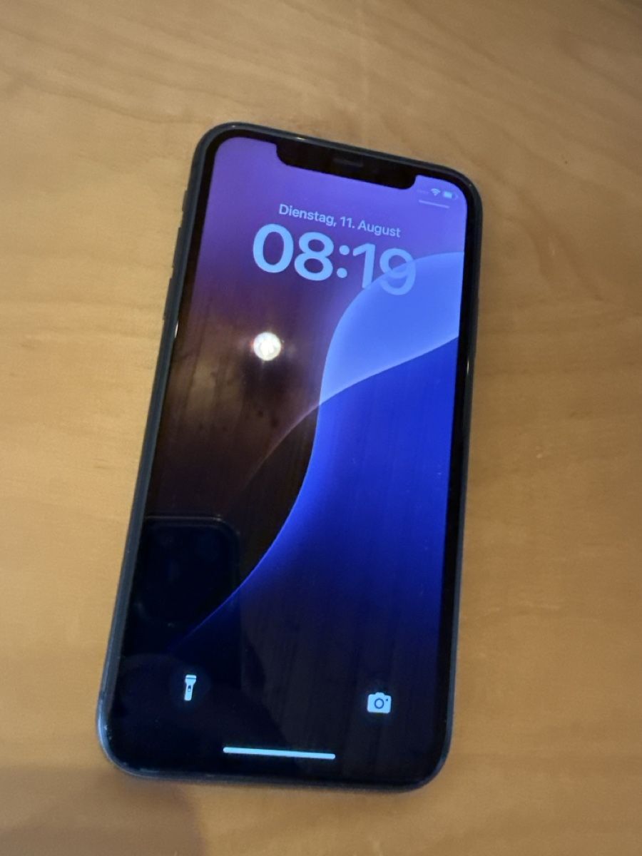 Apple Telefoni cellulari / Smartphones: Iphone 11 64gb schwarz – Usato da Uetendorf venduto da Loscar1