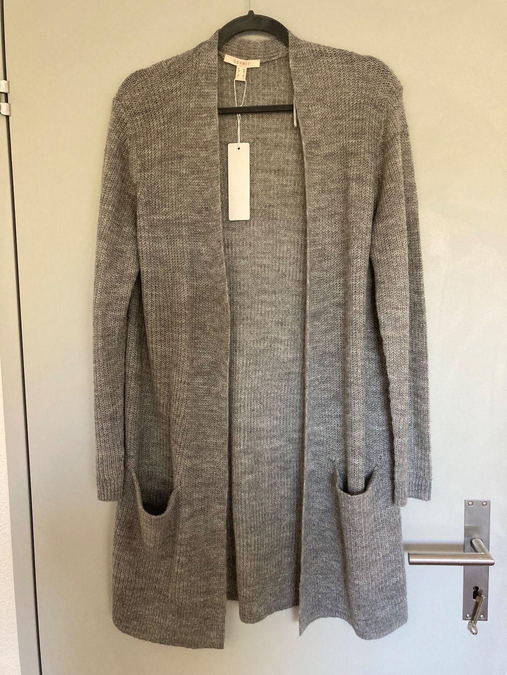Esprit Jacken: Esprit Long-Cardigan, hellgrau, Gr. M mit Etikette – Neu und originalverpackt aus Schlieren von cotopaxi06
