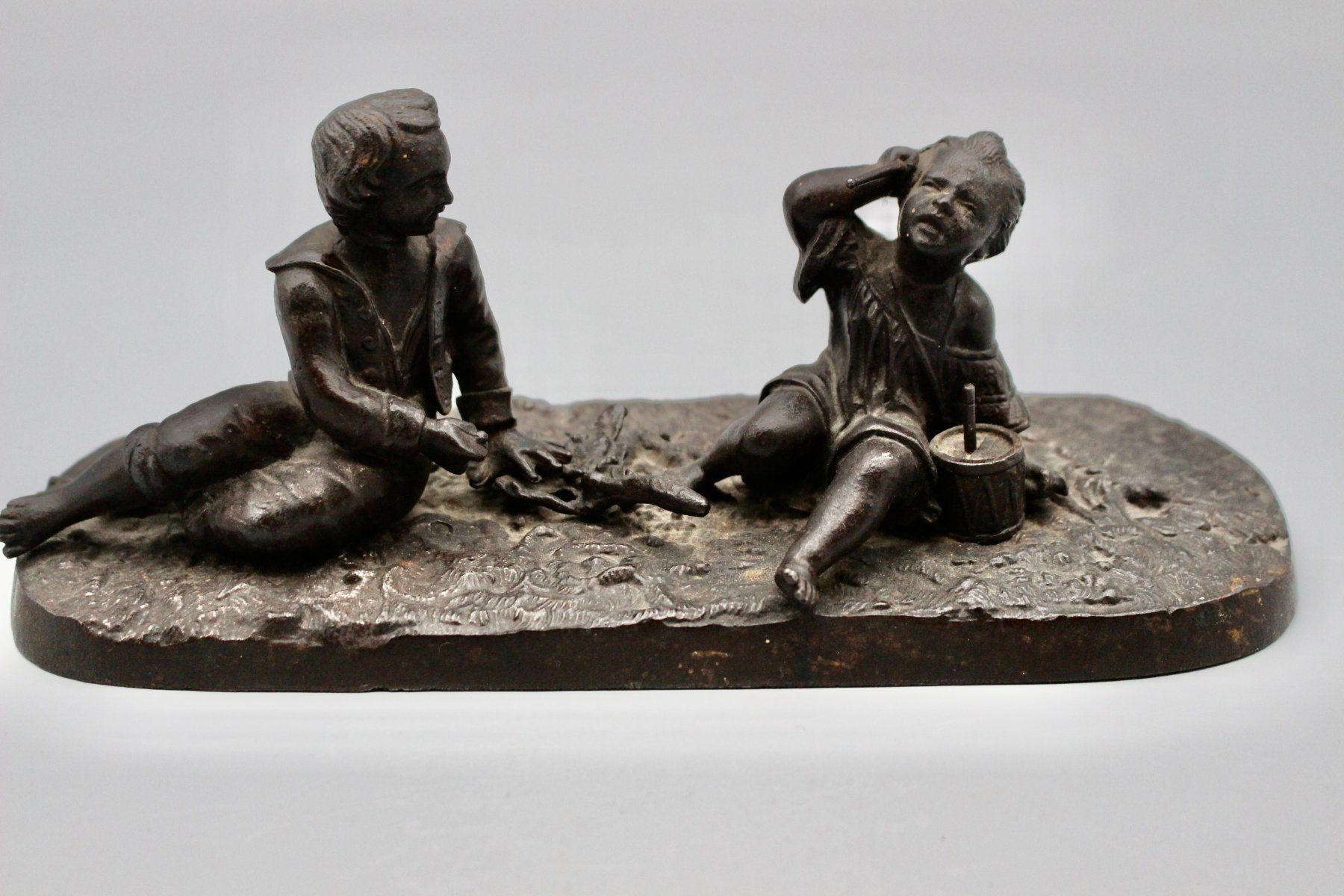 Sculture & Statue: Zwei spielende Kinder antik Figuren – Usato da Bruettisellen venduto da Collector_Store