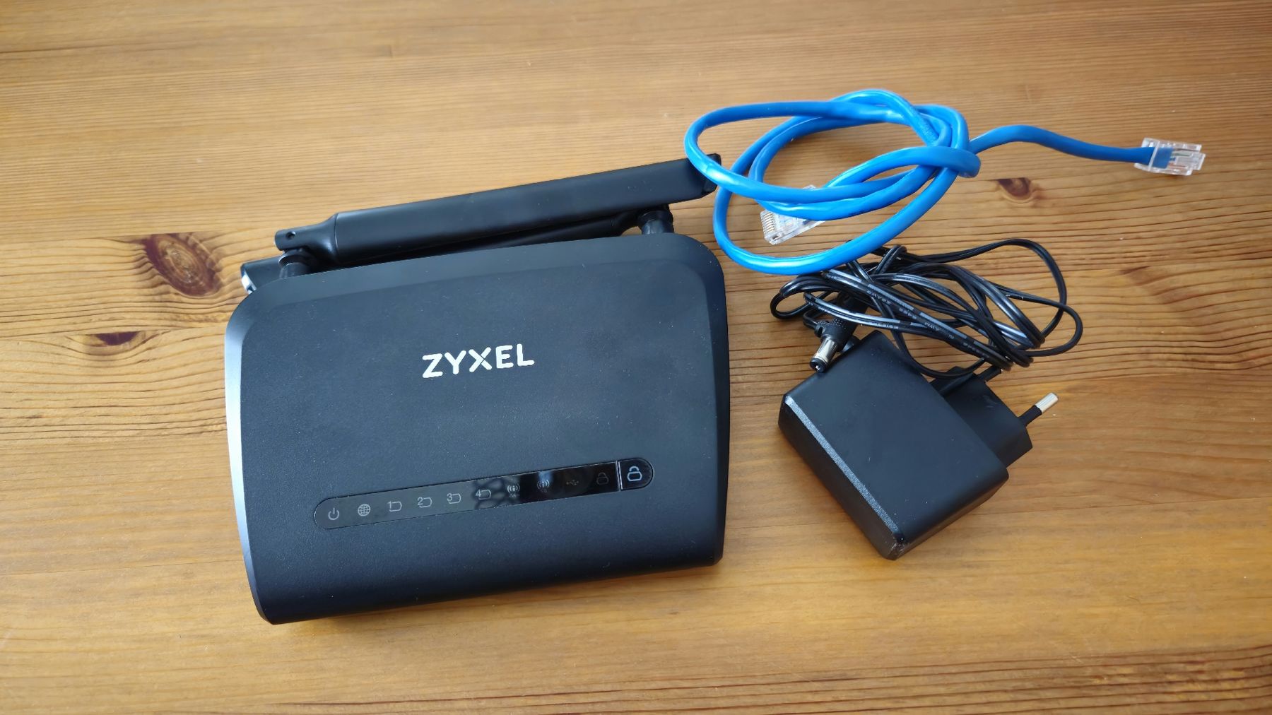 Zyxel Modem & Router: WLAN-Router Zyxel NBG6515 – Usato da Neunkirch venduto da shortina