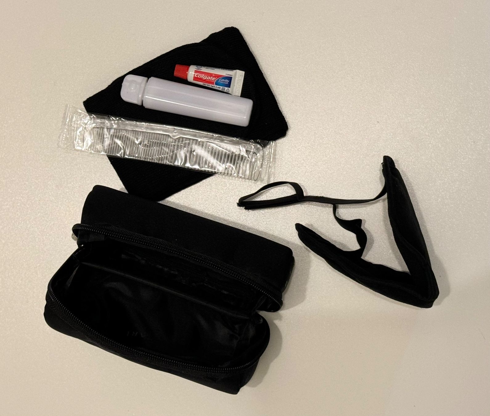 Custodie per cosmetici: EMIRATES Business Class pouch BVLGARI – Nuovo (secondo la descrizione) da Genève venduto da Murmurs 1