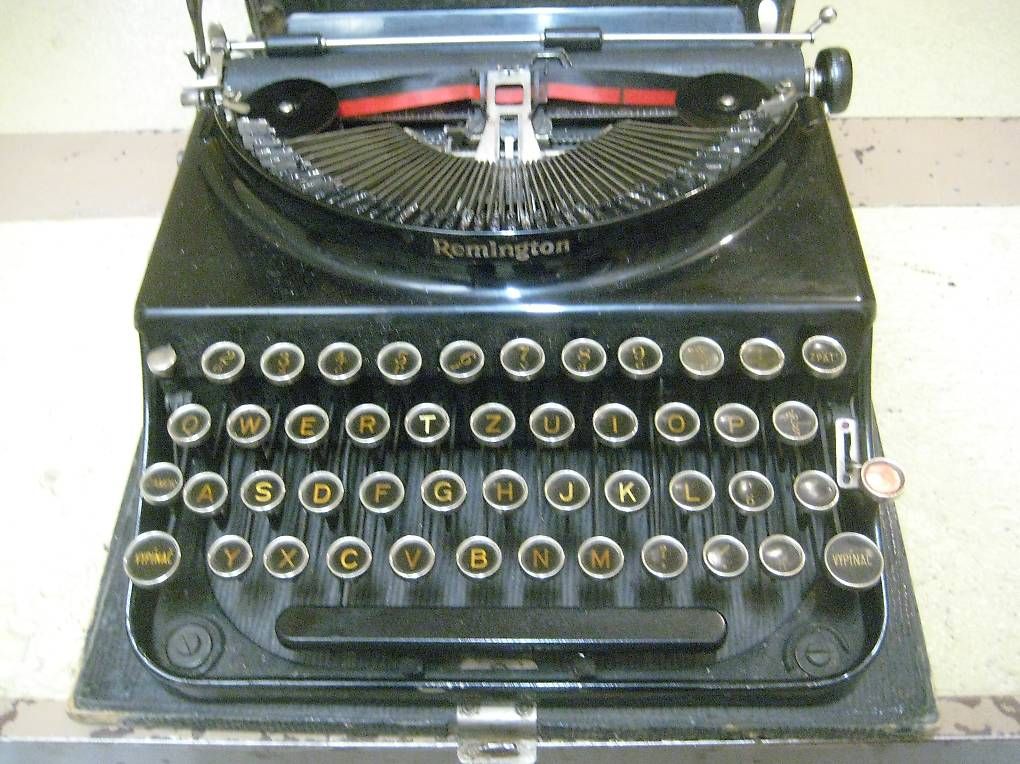 Macchine da scrivere: Remington tragbare, antike Schreibmaschine – Usato da Horgen venduto da pet_n5kr 2