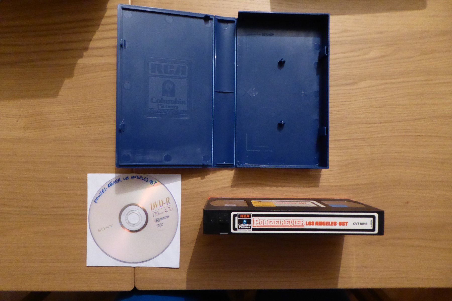 Tutti i VHS: VHS Polizeirevier Los Angeles Ost mit Backup DVD – Usato da Allschwil venduto da Summelsarium 5
