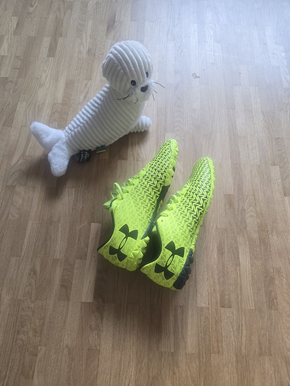 Under Armour Herrenschuhe: Under Armour pointure 44, état impeccable, comme neuf! – Gebraucht aus Mont-sur-Lausanne von Didinho