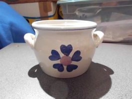 Uebertopf eierschalenweiss, blaue Blume