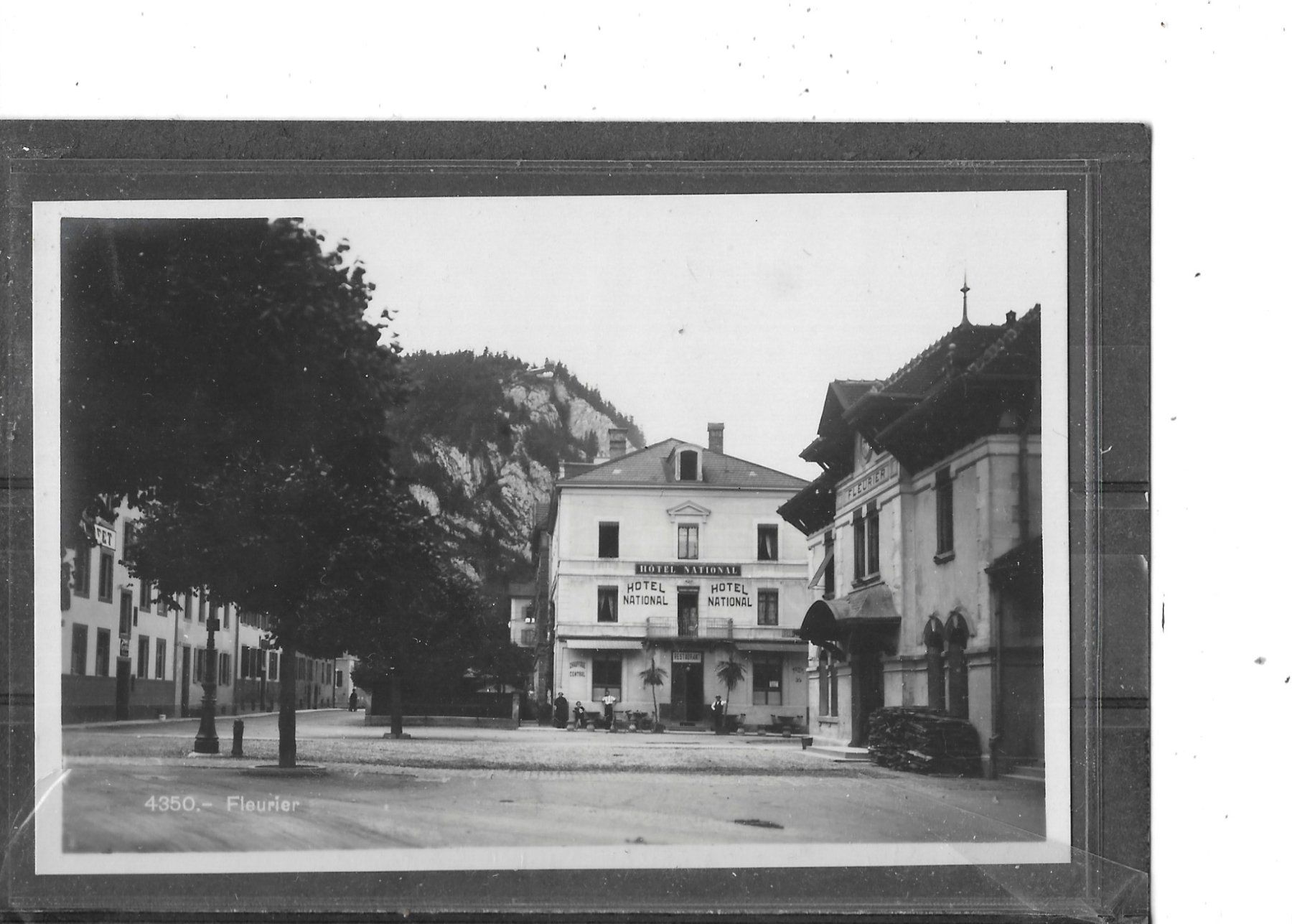 Cartoline postali: NE Fleurier avec Hôtel National – Usato da Schocherswil venduto da Wilare