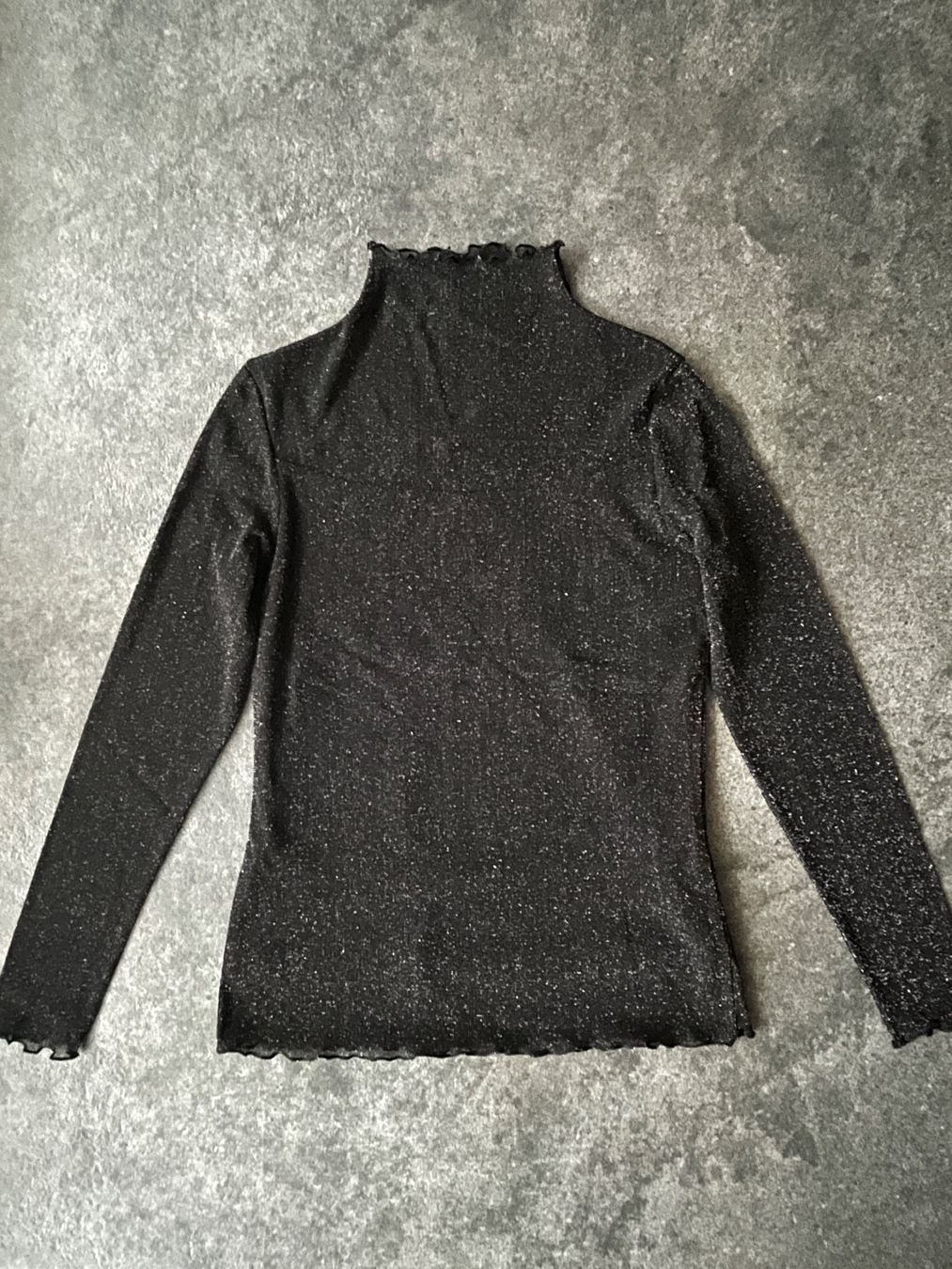 Top: Damen Langarmshirt, halbtransparente Schultern - Größe S – Usato da Kilchberg ZH venduto da Ch.C