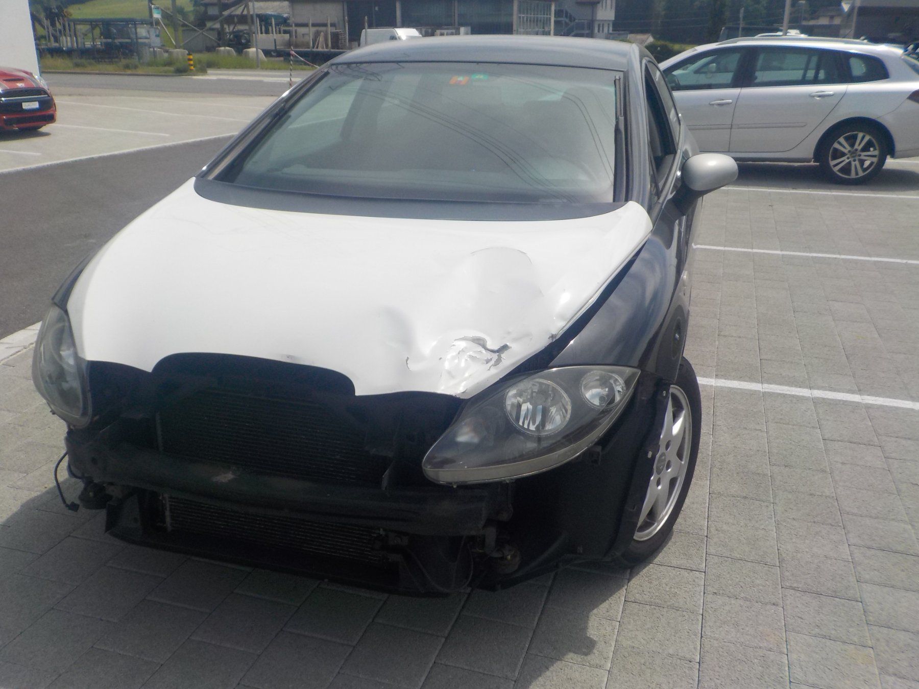 Seat Autos: Seat Leon 2.0 FR TFSI Unfall – Defekt aus Kaltbrunn von ROCL21 3