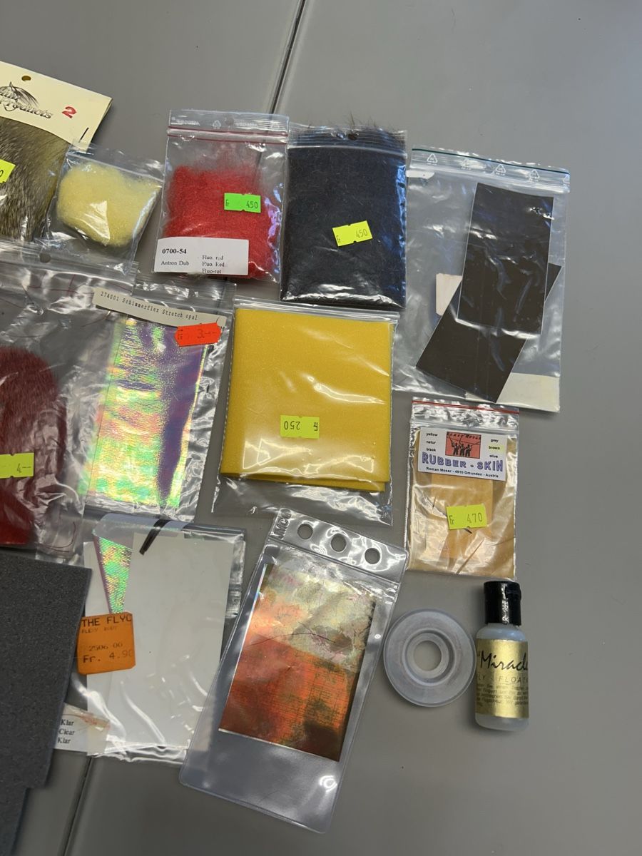 Esche: Diverses Fliegenbindematerial – Usato da Grenchen venduto da immensum 5