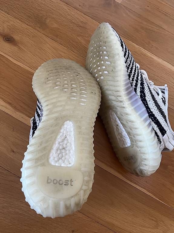 Herrenschuhe: Adidas Yeezy Boost 350 V2 "Zebra" – Gebraucht aus Zürich von apple-pie12 3
