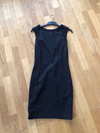 Etuitkleid "kleines Schwarzes" von Guess Grösse S