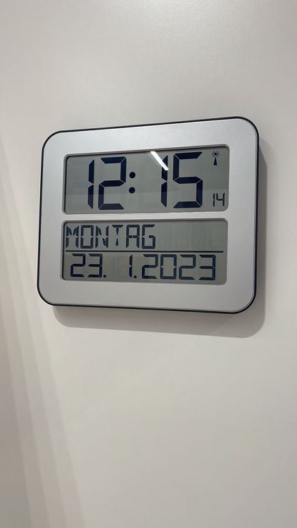 TFA Dostmann Timeline Max radiografische klok, wandklok, digitaal, met dag van de week en wekfunctie