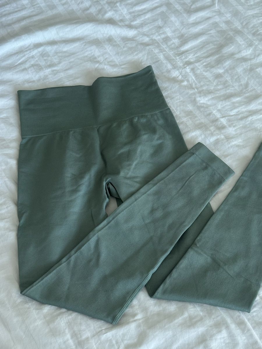 Halara Leggings: Halara Leggings grün – Nuovo (secondo la descrizione) da Zürich venduto da pop_wv8q 1