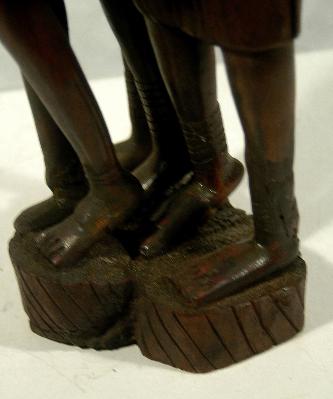 Figuren: Massai Gruppe Holz geschnitzt Kunstobjekt – Gebraucht aus Herisau von Wisen 4