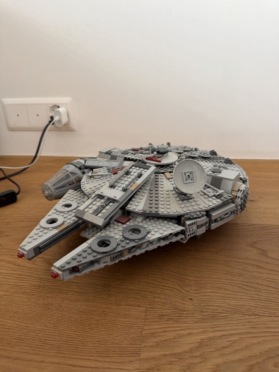 Lego Statuette: LEGO Star Wars Millennium Falcon – Nuovo (secondo la descrizione) da Ennetbaden venduto da Ialbano 1