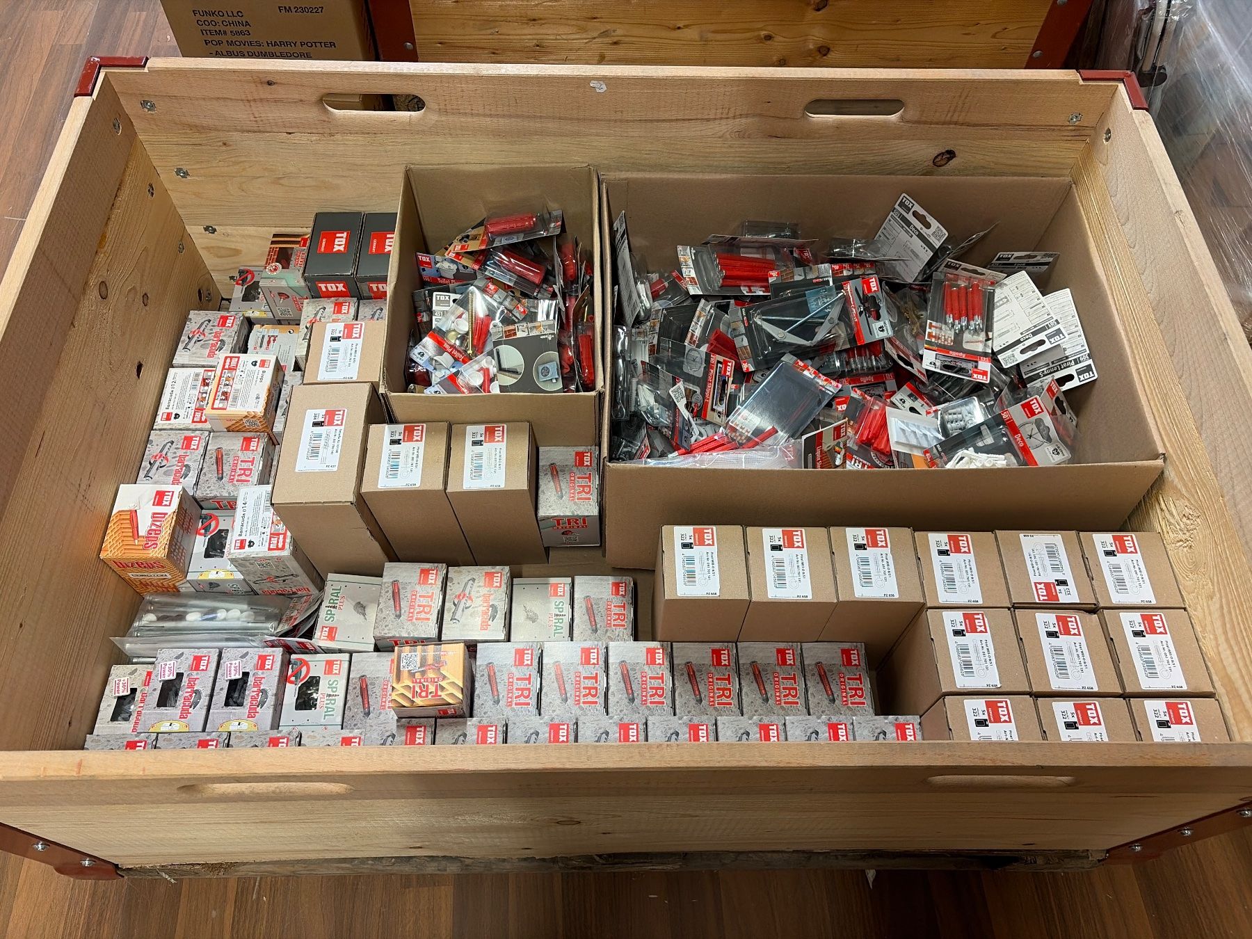 Tutti gli attrezzi: Restposten Palette TOX div. Schraubenmaterial – Nuovo e nell'imballaggio originale da Inwil venduto da Rzic-Liquidationen 1
