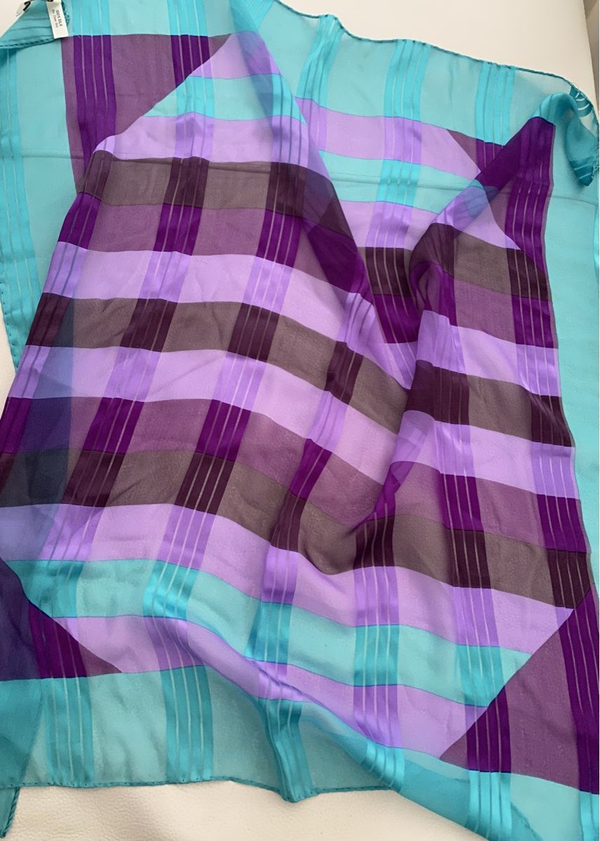 Foulards, Tücher & Schals: Seiden Foulard 🌸 – Gebraucht aus Opfikon von Luis144