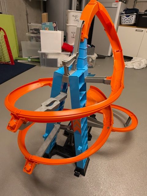 Hot Wheels Giocattoli: Hotwheels Sky Crash Tower mit 6 Autos – Usato da Zürich venduto da urs_myf7