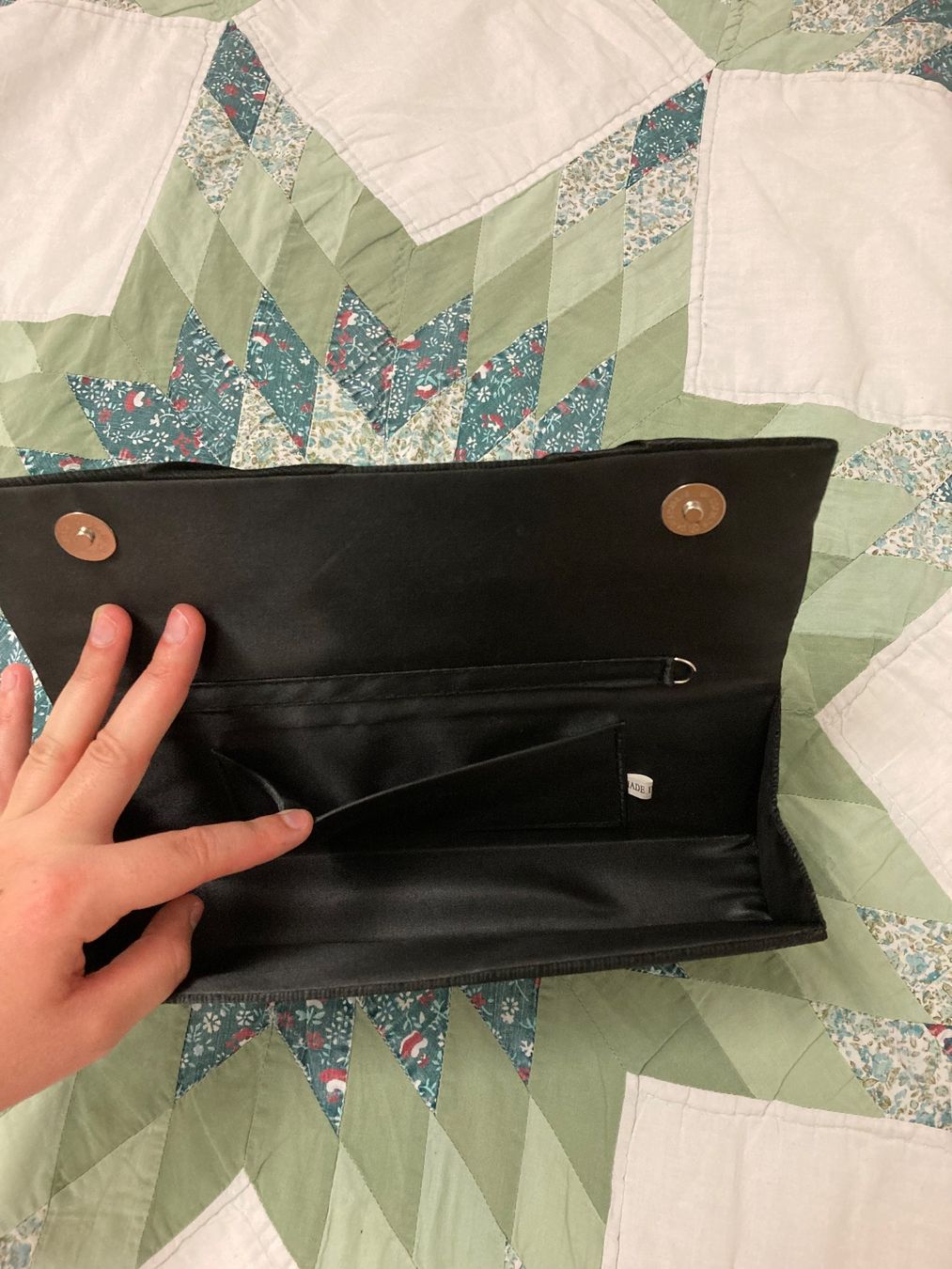 Borse da donna: Schwarzer Clutch mit 2 Silberketten – Usato da Rorschach venduto da mon_cyq9 3