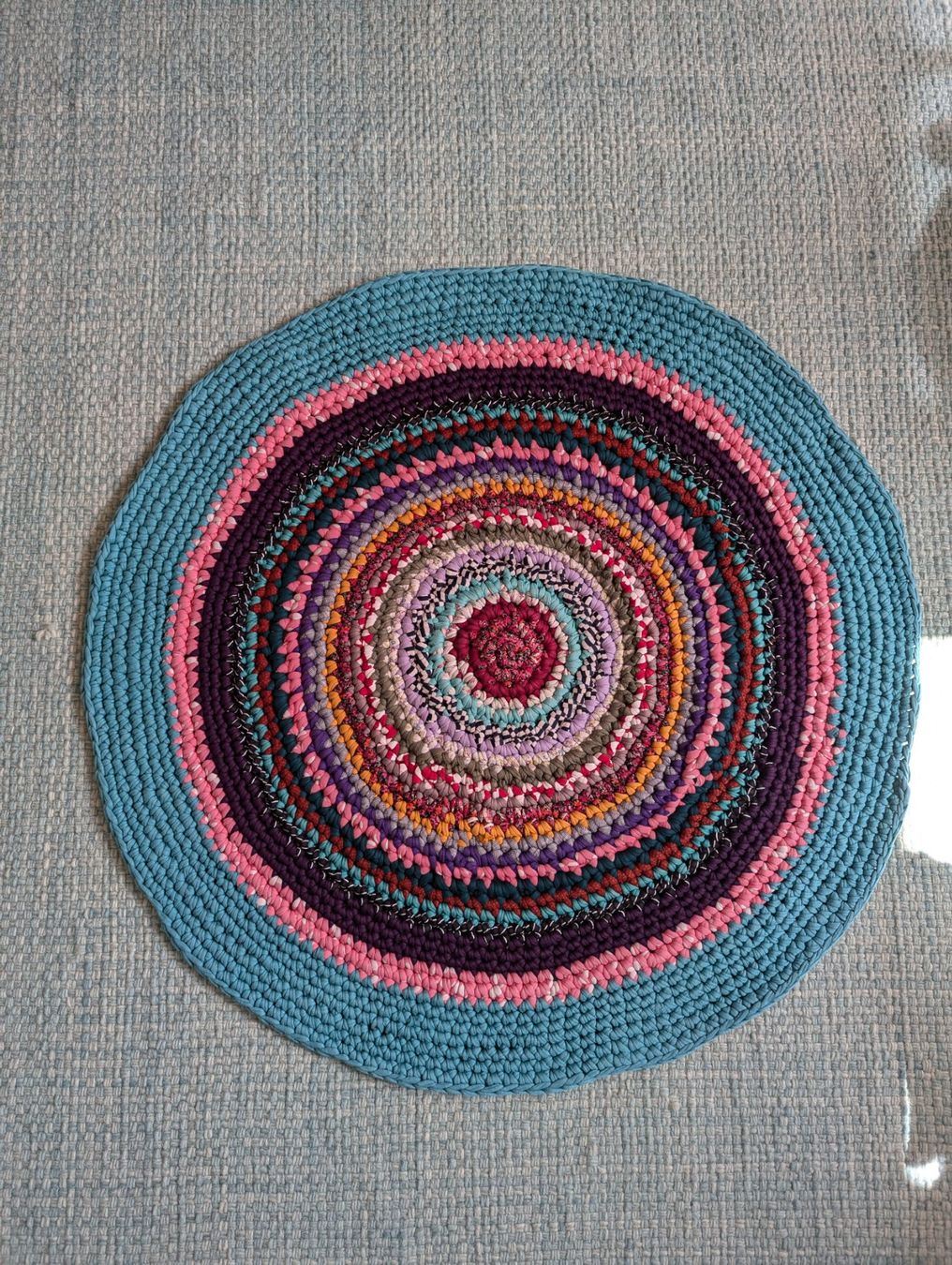 Teppiche: Teppich und handgeknüpft, neu – Neu (gemäss Beschreibung) aus Chur von Ronja777