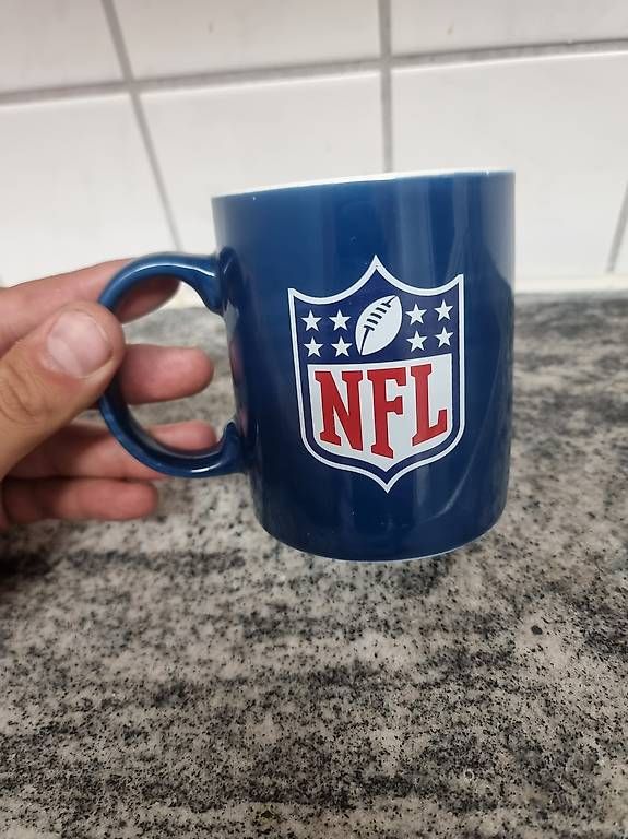 Tassen: NFL Tasse – Gebraucht aus Fehraltorf von rae_cr2c