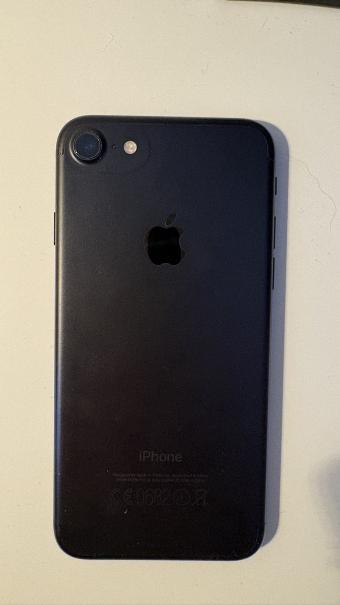 Apple Telefoni cellulari / Smartphones: iPhone 7 schwarz 32GB inkl. Ladekabel – Usato da Bichwil venduto da lau_b872 5