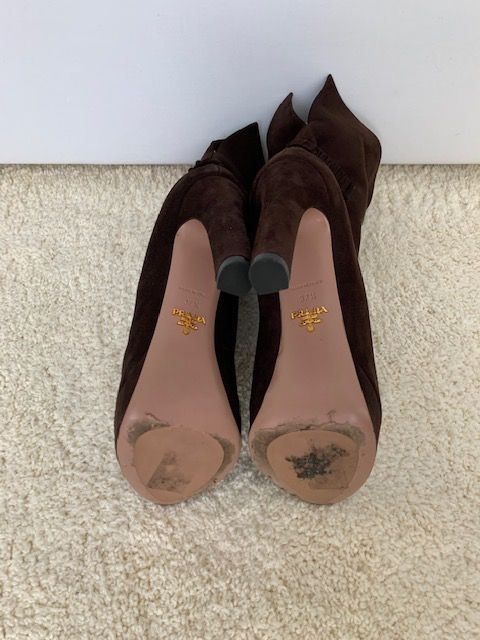 Scarpe da donna: Prada brown suede ankle boots – Usato da Dallenwil venduto da ZD2019 6