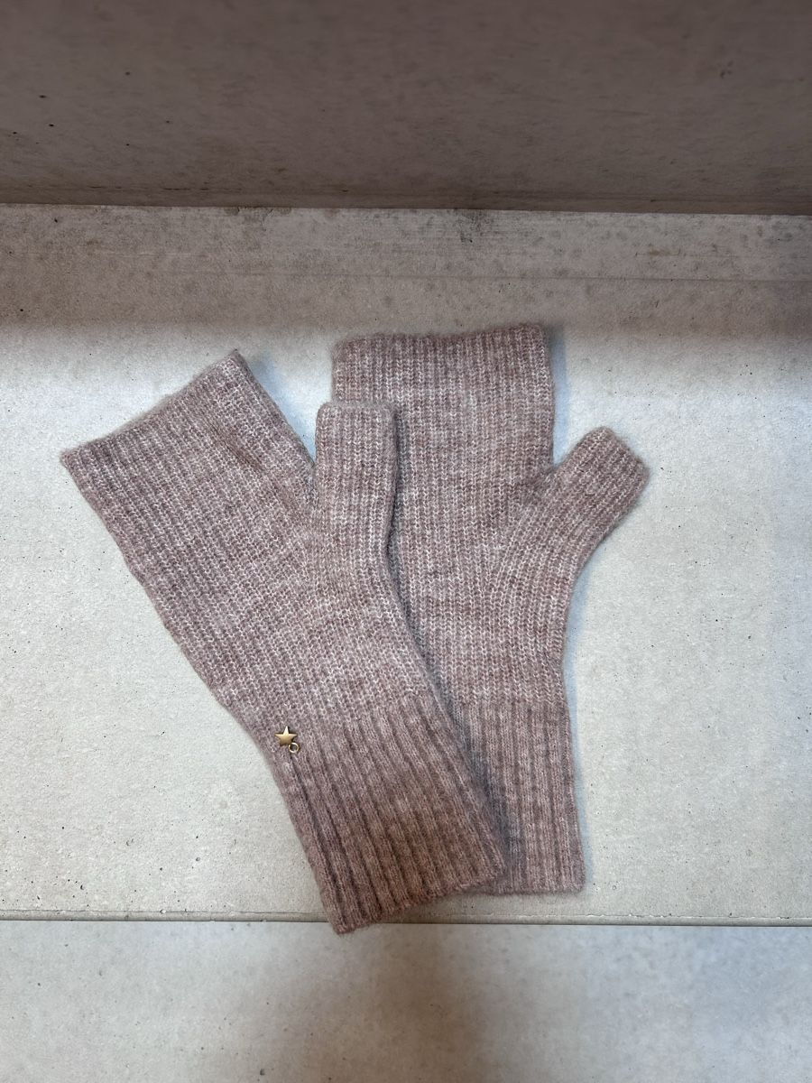Guanti & manicotti: Handschuhe des petits hauts – Usato da Winterthur venduto da seri_bo