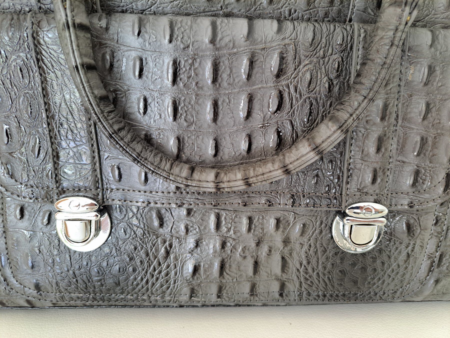 Taschen für Damen: Schöne Handtasche – Gebraucht aus Pfäffikon ZH von Valsangiaccomo 2
